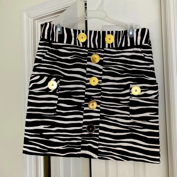 Zebra print mini skirt!! - Picture 1 of 4